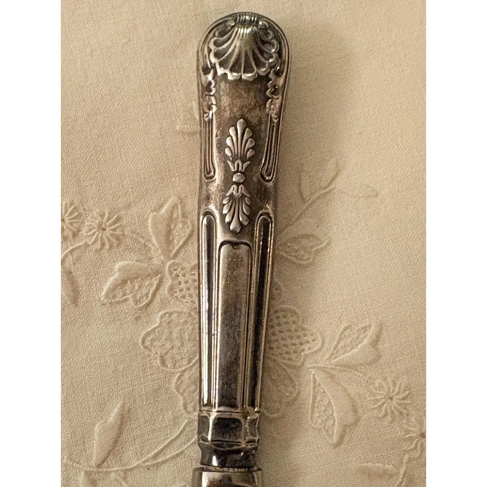 Vintage Viners of Sheffield Stainless Butter Knife England Shell‎ Floral Handle
